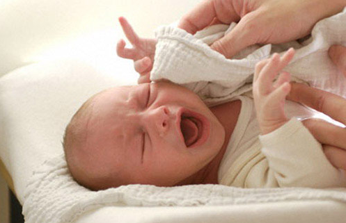 Làn da của bé rất nhạy cảm nên các sản phẩm vệ sinh cho em bé vẫn có thể gây dị ứng cho bé