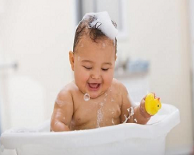 Mẹ tắm cho em bé nhà mình đã khoa học và tốt nhất chứ?